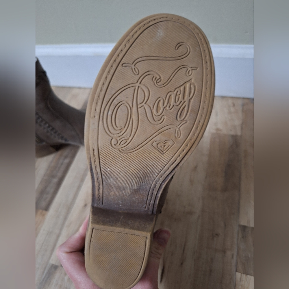 Women's Roxy Boots - Picture 2 of 3